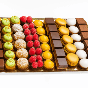 Assortiment de 8 mini mignardises fait maison – Deluxe Traiteur