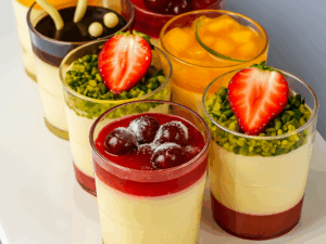 Verrines Sucrées Maison – Dessert Cocktail Assortiment de verrines sucrées maison pour cocktails et événements – Deluxe Traiteur