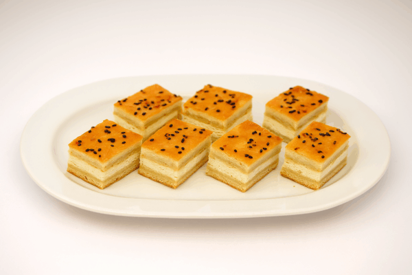 Galette salée carrée à la ricotta et au thon – Deluxe Traiteur Tunis