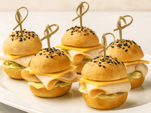mini-burgers-jambon-fromage-traiteur-tunis-deluxe1