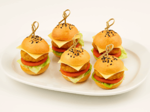 Mini burgers de poulet – bouchées traiteur maison Deluxe Tunis