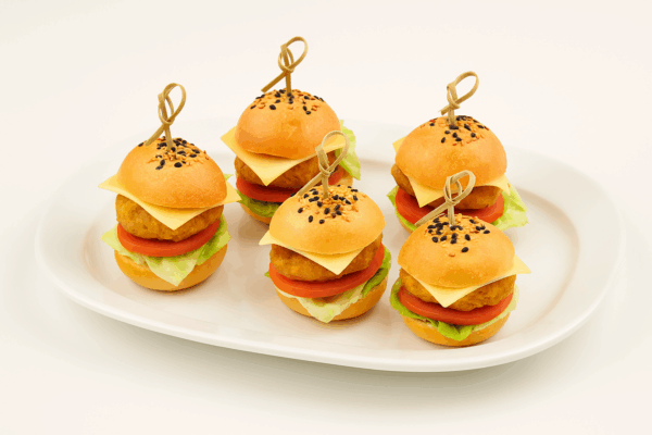 Mini burgers de poulet – bouchées traiteur maison Deluxe Tunis