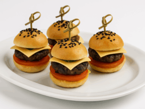 Mini burgers pur bœuf – bouchées salées Deluxe Traiteur Tunis