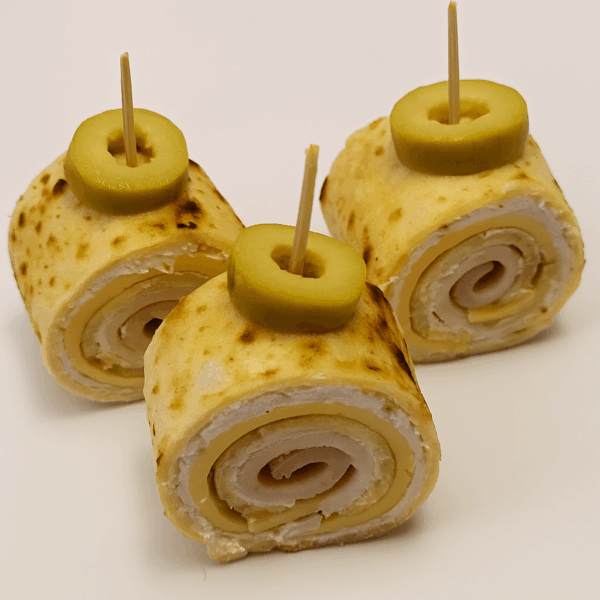 Rolls apéritifs de crêpes au jambon et fromage frais – Deluxe Traiteur Tunis