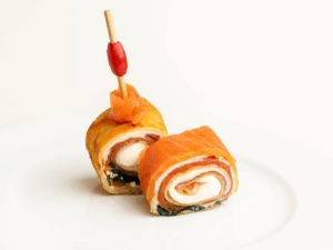 Bouchée roulée crêpe au saumon fumé et fromage – Deluxe Traiteur Tunis